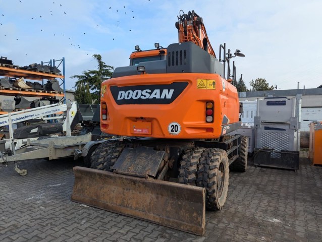 WhatsApp Image 2025-12-05 at 16.33.14 (1)